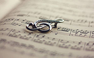 Beautiful Music Musical Note Pendant Wallpaper