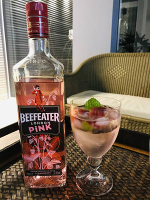 Beefeater Glass Table Wallpaper