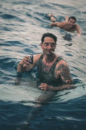 Best Friend Drink At Sea Wallpaper