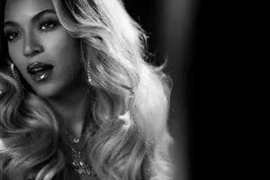 Beyonce Looking At The Side Wallpaper