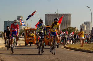 Bicycle Race In Cuba Wallpaper