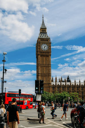 Big Ben And Pedestrians Wallpaper