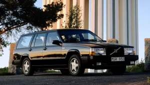 Black 740 Volvo Iphone Wallpaper