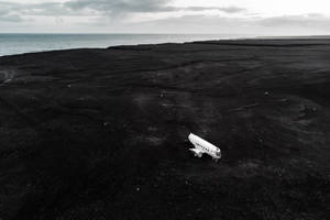 Black Aesthetic Plane Wreck Seashore Tumblr And Laptop Wallpaper