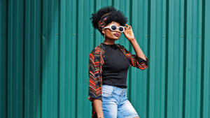 Black Fashionable African Woman Wallpaper