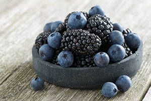 Blackberry And Huckleberry Fruits Wallpaper