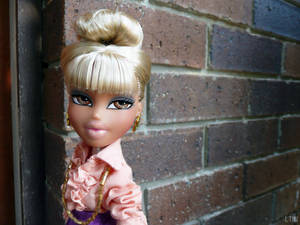 Blonde Bratz Aesthetic Doll Wallpaper