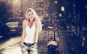 Blonde Girl Vintage Vibe Wallpaper