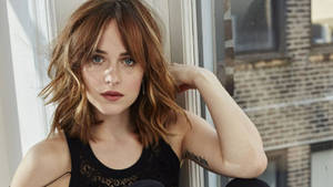 Blonde-haired Dakota Johnson Wallpaper