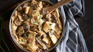 Bowl Full Of Russian Dish Beef Stroganoff Wallpaper