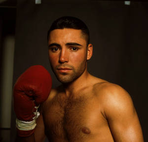 Boxing Legend Oscar De La Hoya In A Promotional Shot. Wallpaper