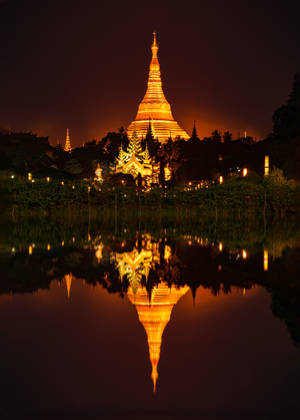 Bright Shwedagon Pagoda Myanmar Wallpaper