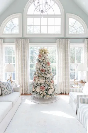 Bring A Touch Of Softness To This Christmas With A Beautiful Pink Christmas Tree. Wallpaper