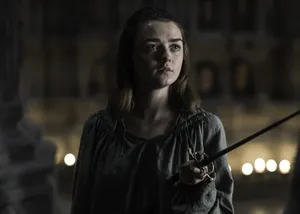 British Actress Maisie Williams In Green Gown Wallpaper