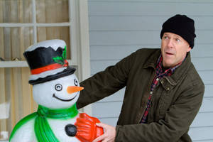 Bruce Willis And Snow Man Wallpaper