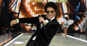 Bruno Mars Grooving Wallpaper
