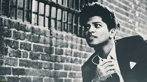 Bruno Mars In Black And White Wallpaper