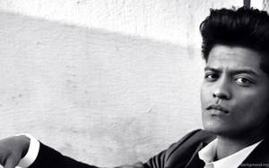 Bruno Mars In Black & White Wallpaper