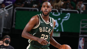 Bucks Guard Khris Middleton Wallpaper