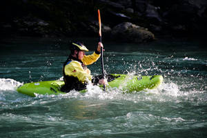 Canoeing In Waves Wallpaper