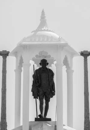 Caption: Majestic Statue Of Mahatma Gandhi Wallpaper