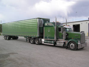 Captivating Display Of The Powerful Kenworth W900 Wallpaper