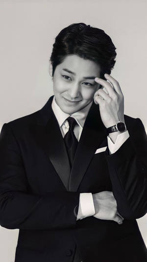 Captivating Kim Bum In A Gentleman Look Wallpaper