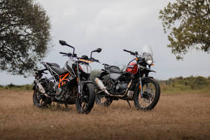 Captivating Ktm Duke 200 Twins Parked Side-by-side Wallpaper