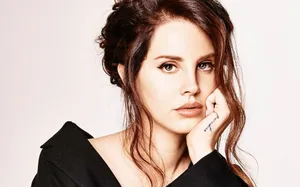 Captivating Portrait Of Lana Del Rey Wallpaper