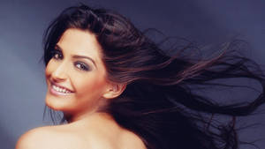 Carefree Sonam Kapoor Wallpaper