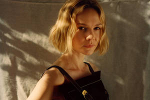 Carey Mulligan With Bob Blonde Hair Wallpaper