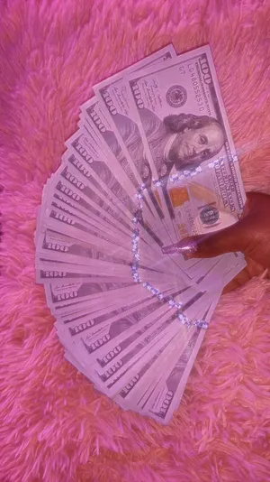 Cash On Fur Rug Pink Baddie Wallpaper