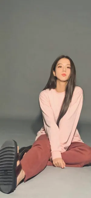 Casual Blackpink Jisoo Wallpaper