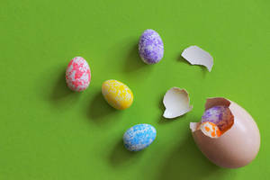 Celebrate Easter With Some Fun Cracked Eggshells Wallpaper