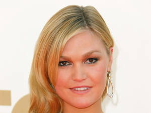 Celebrity Actress Julia Stiles Wallpaper