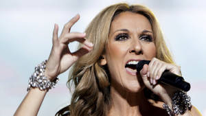 Celine Dion Singing On Live Concert Wallpaper