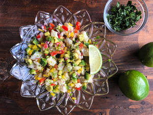 Ceviche Dish On A Flower Platter Wallpaper