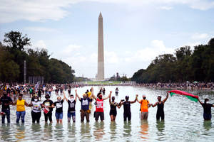 Challenging Power - Protest At The Washington Monument Wallpaper