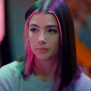 Charli And Addison Living Life Their Way Wallpaper