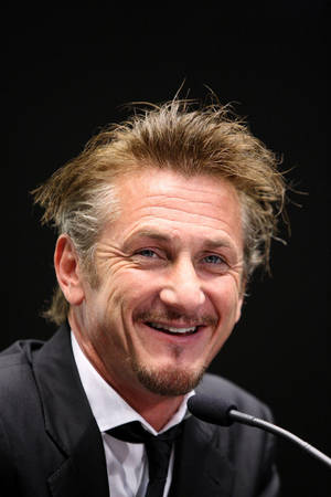 Charming Portrait Of Sean Penn Wallpaper