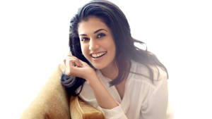 Charming Smile Of Taapsee Pannu Wallpaper