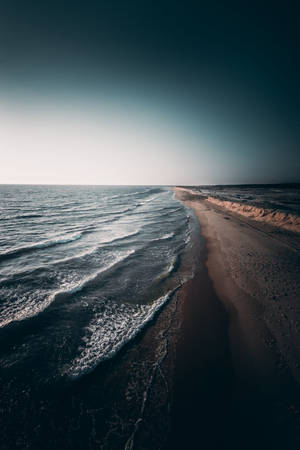 Chill Iphone Waves Crashing On Shore Wallpaper