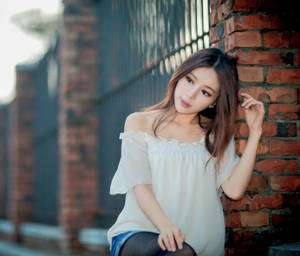 Chinese Girl White Tube Blouse Wallpaper