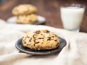 Chocolate Chip Cookieswith Milk Wallpaper
