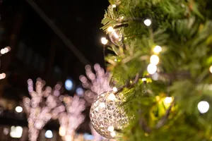 Christmas Tree Crystal Ball Wallpaper
