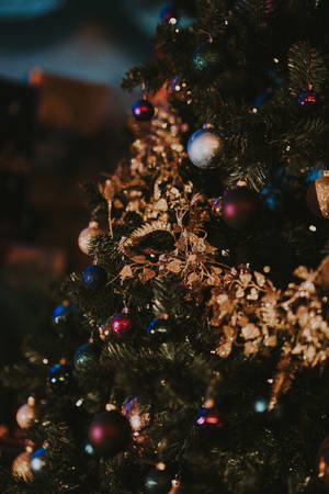 Christmas Tree With Ornaments Wallpaper