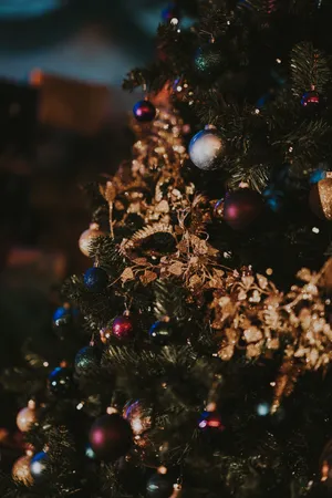 Christmas Tree With Ornaments Wallpaper