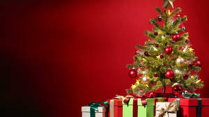 Christmas Tree With Presents Wallpaper