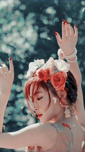 Chungha With Flower Crown Wallpaper