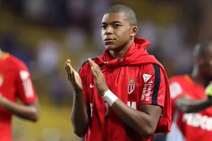 Clapping Fedcom Mbappe Wallpaper